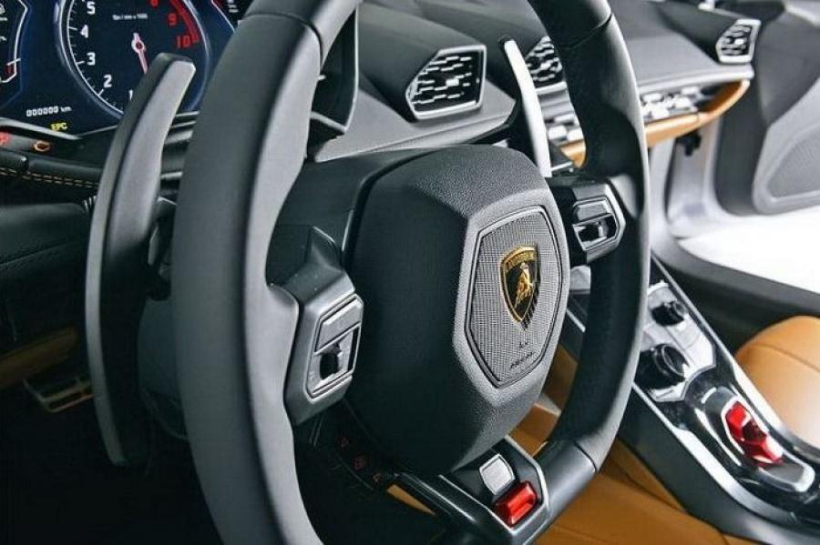 Детали интерьера Lamborghini Huracan LP610-4 2014 года  (WW) (фото 122 из 153)